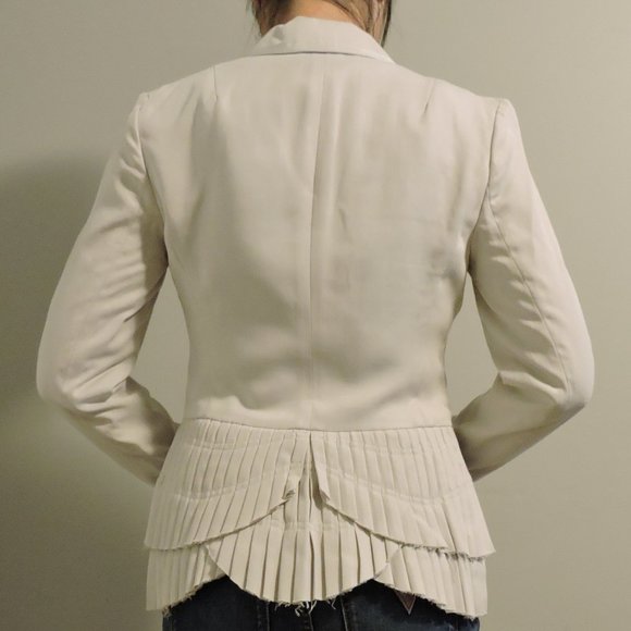 Banana Republic Soft Light Off-white Blazer Jacket with Pleated Details - Picture 7 of 13